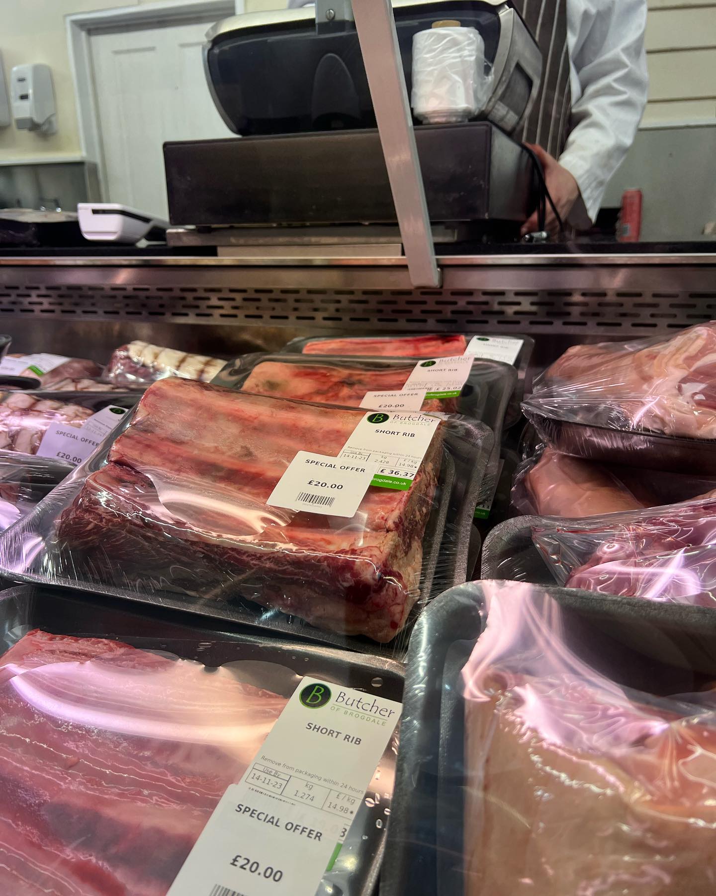 399922593 18018972325896283 7111017306085384987 N