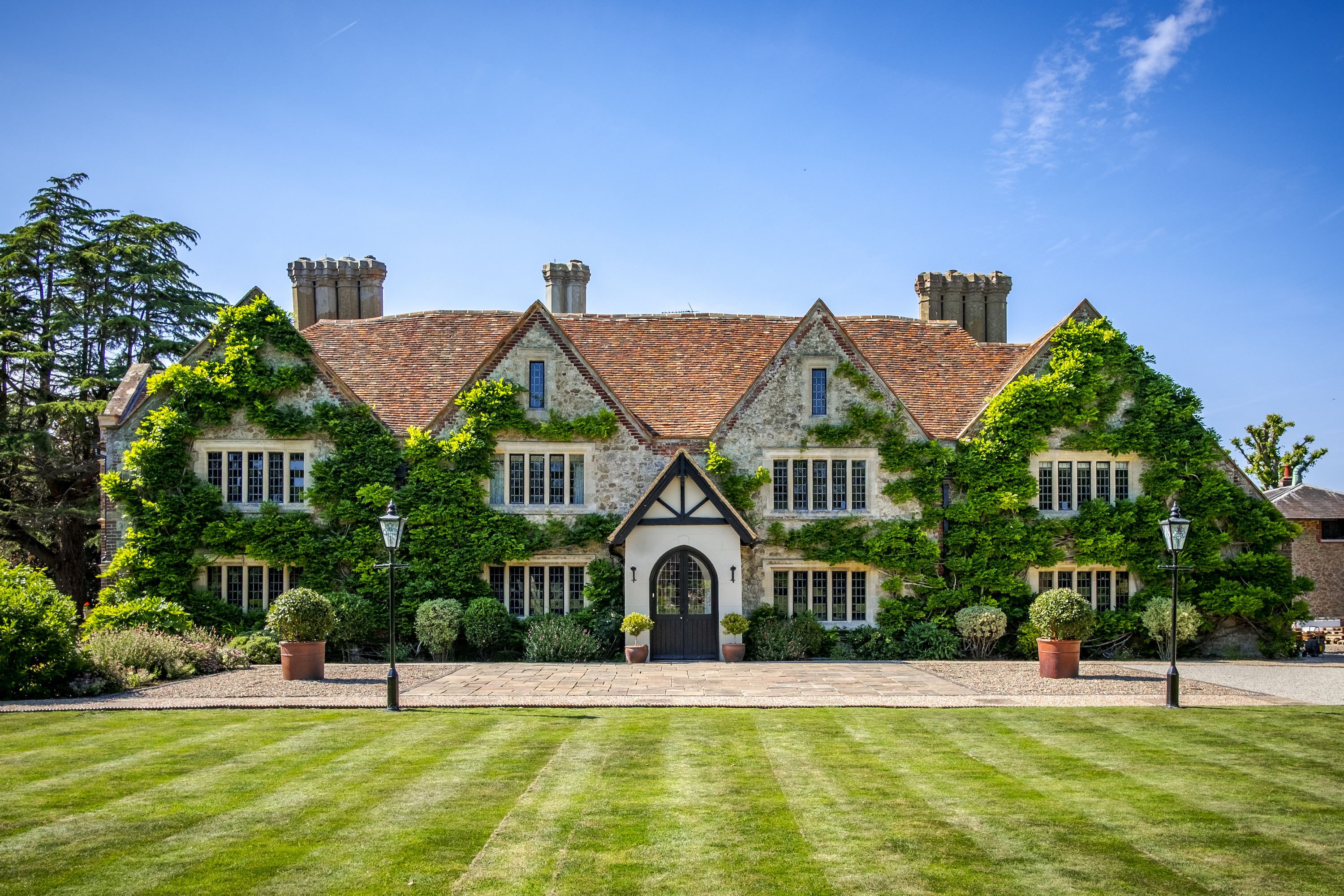 Boys Hall Front 3000 (1)