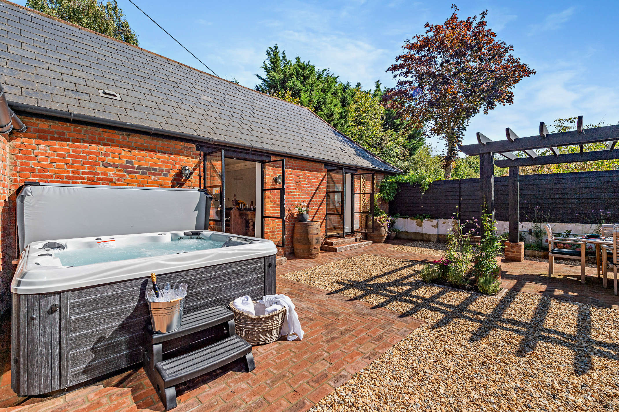 8568044 Exterior01 800