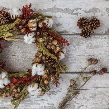 36a21109-196f-4907-ac3d-15ba80167055-Christmas-Dried-Wreath-DIY-Art-and-Crafts-Project.jpg