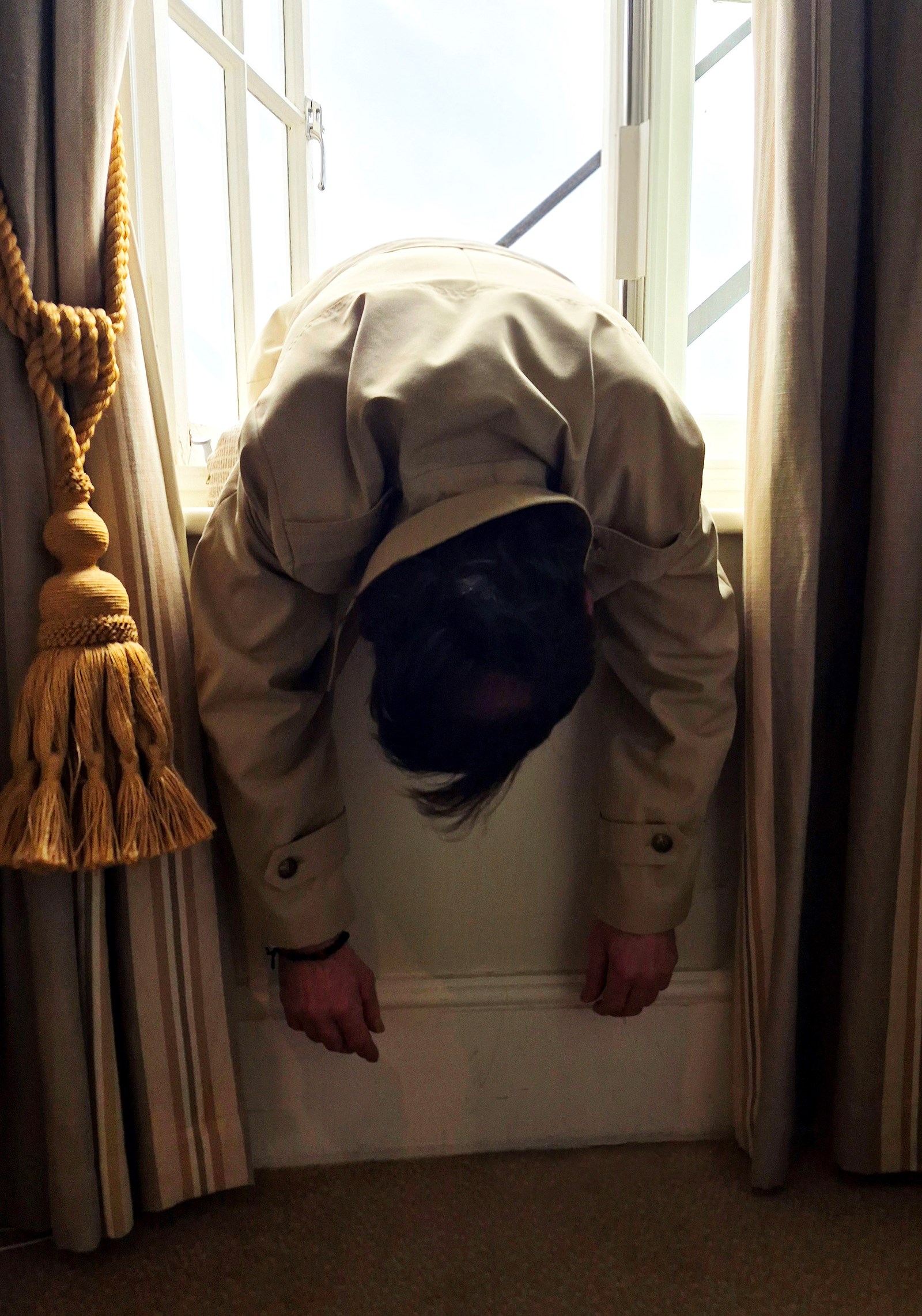 462bb9b8-f92f-4573-a621-aac244889296-Dead body through window_low_res.jpg