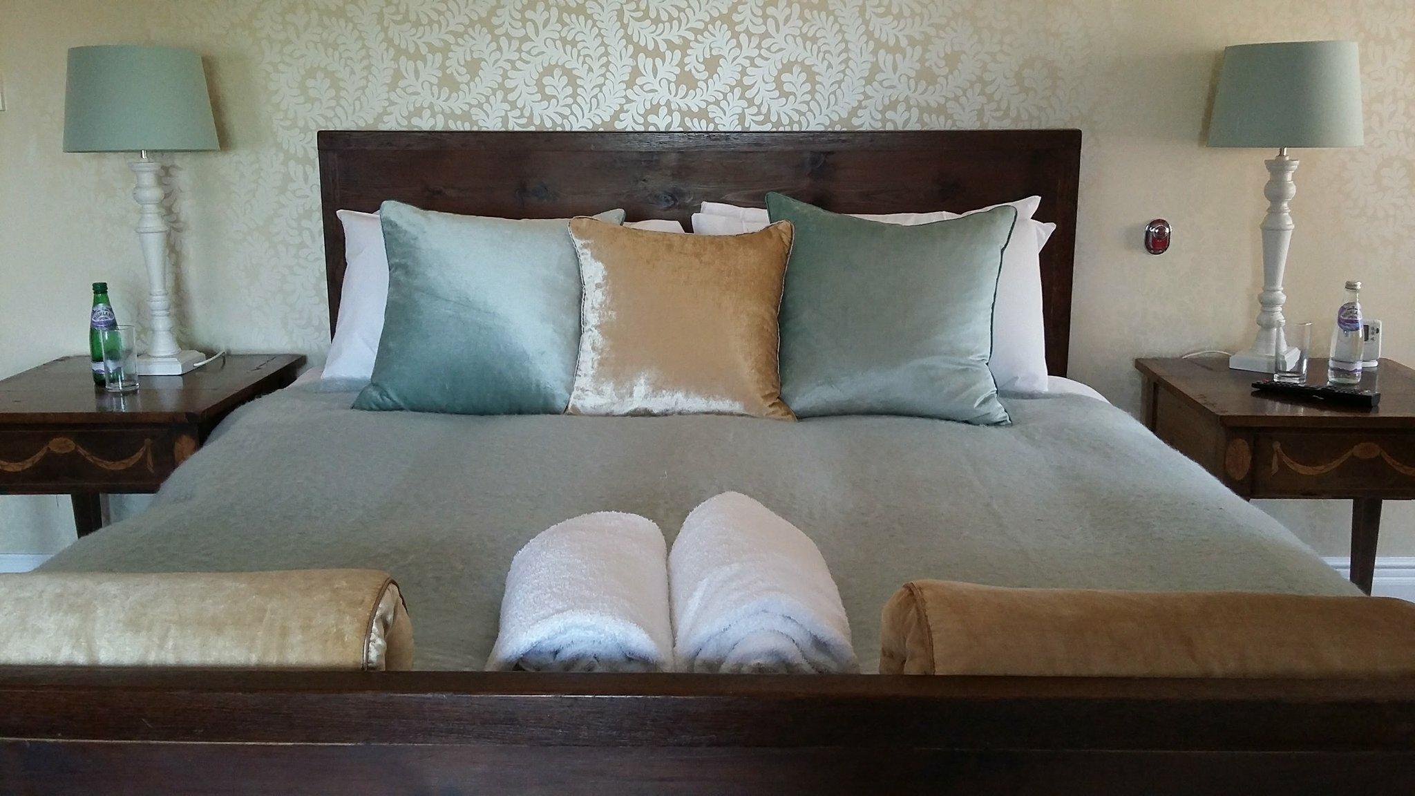 Bedroom Brown and Green.jpg