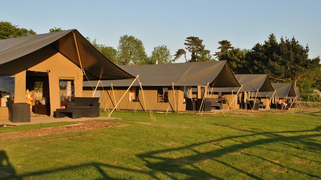 bear-lodge-at-port-lympne-reserve-1.jpg