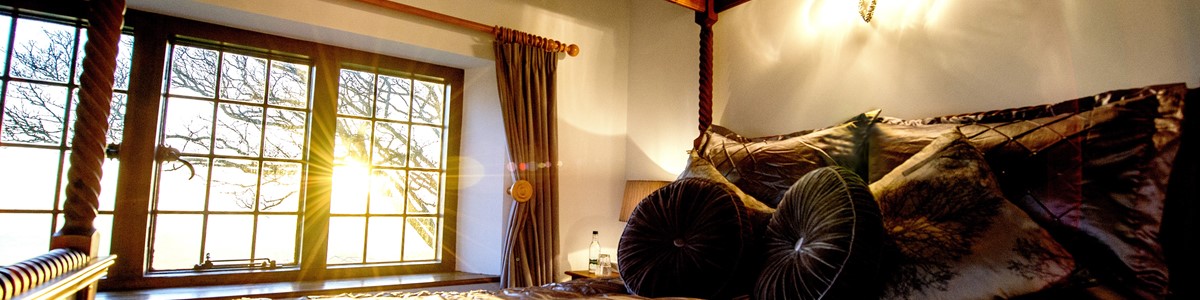 Livingstone Cottage - Bridal suite bed - close up - Autumn.jpg