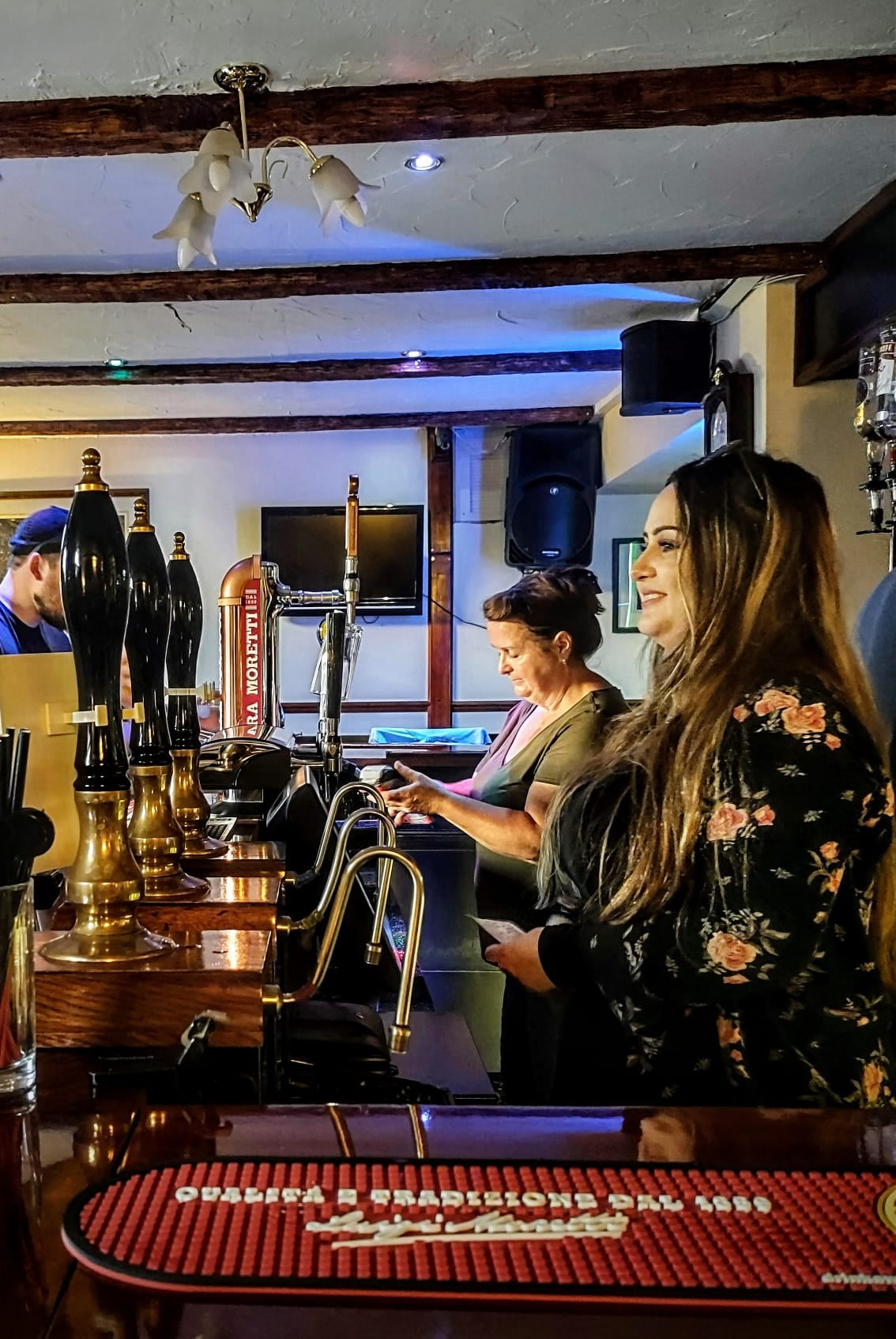 Three Sisters Bar Image