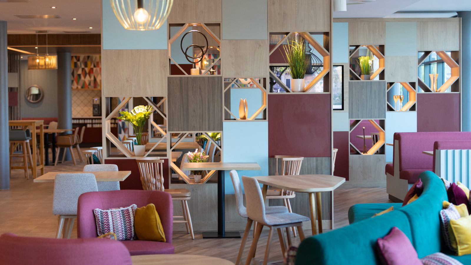 Hampton By Hilton Ashford Lobby