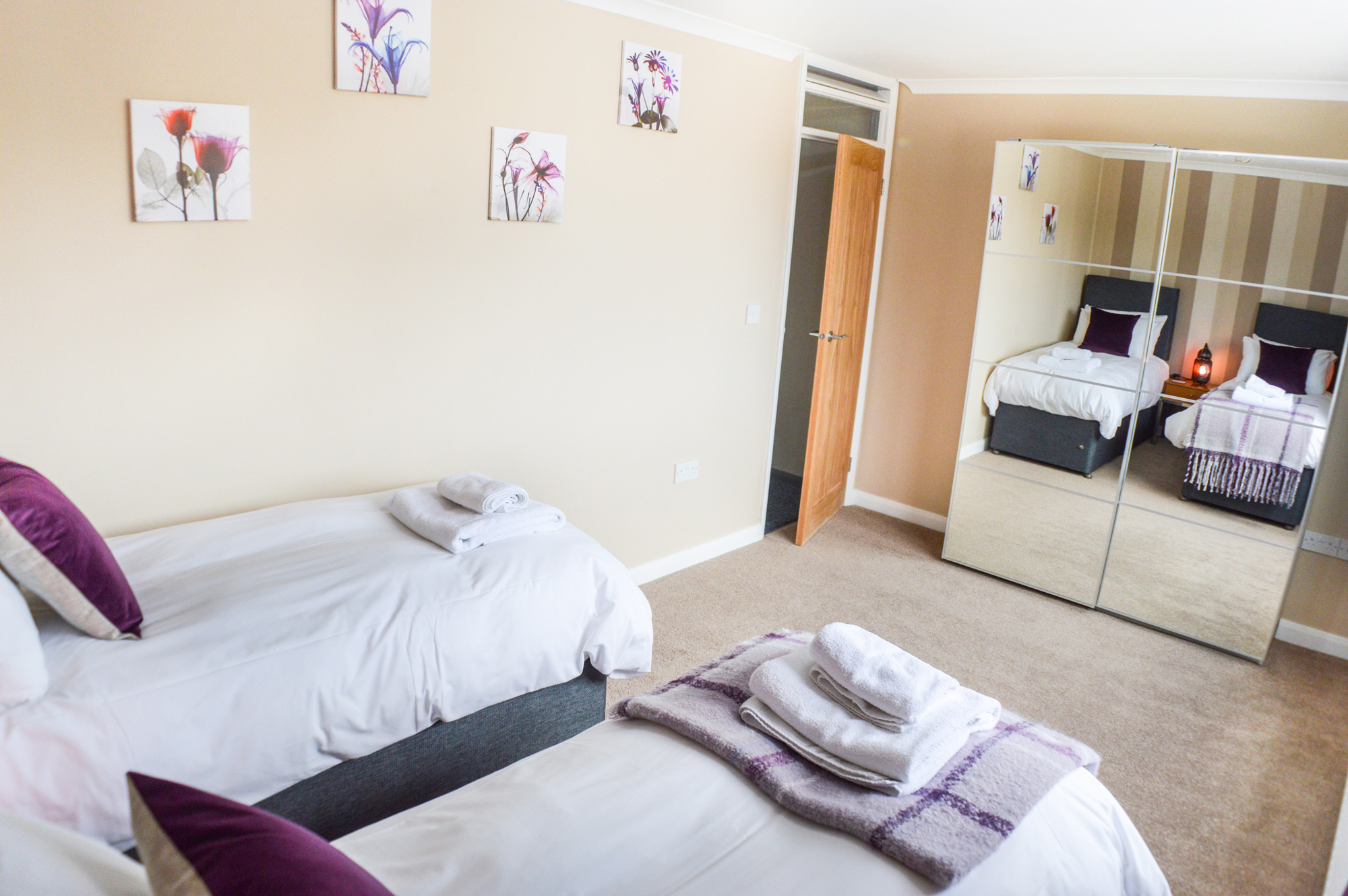 ROMNEY HOUSE TWIN ROOM