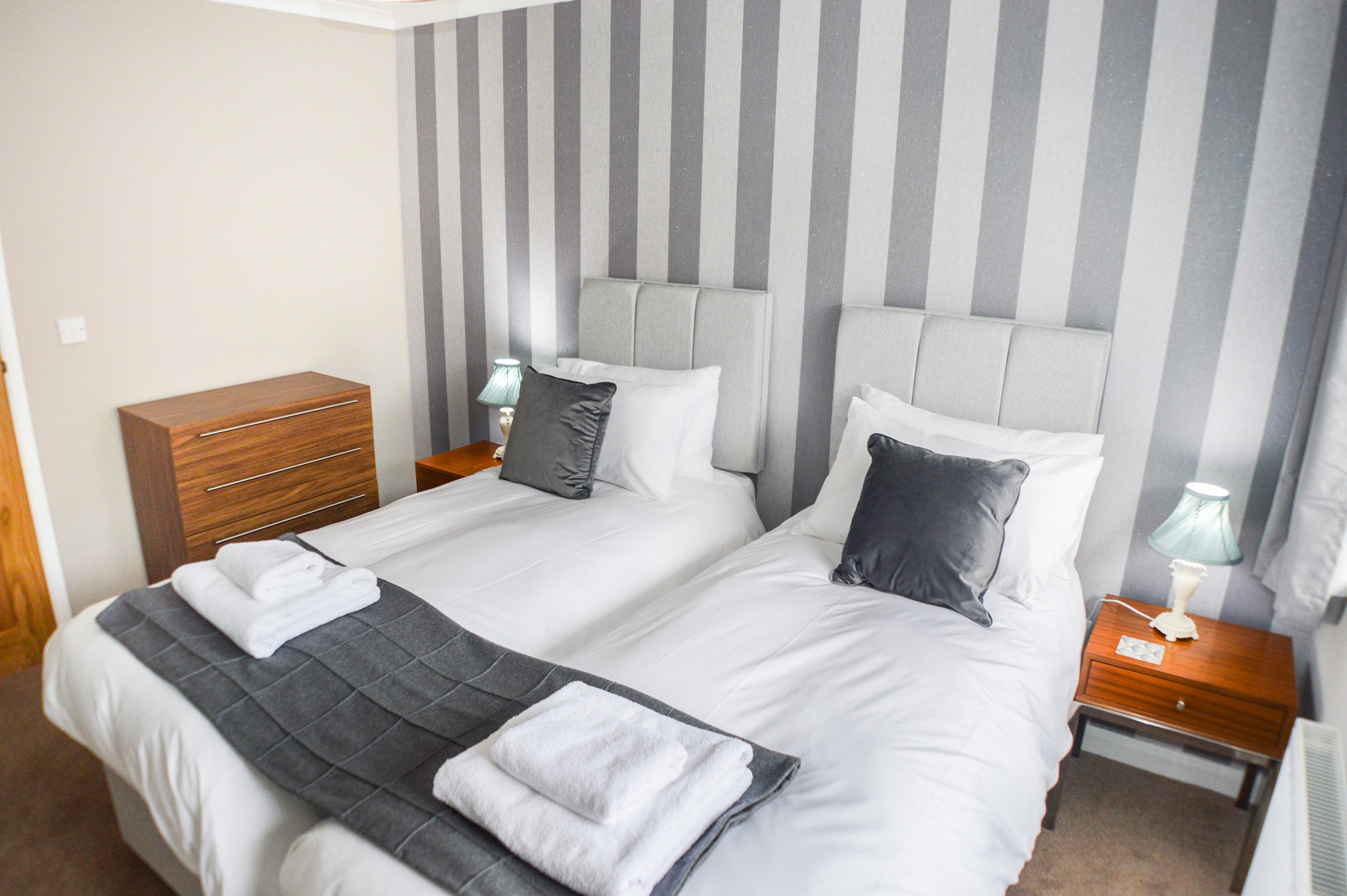 ROMNEY HOUSE TWIN Ii