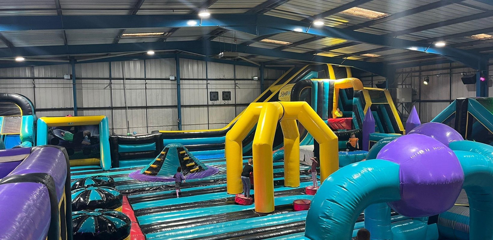 Jumpin Fun Inflatable park
