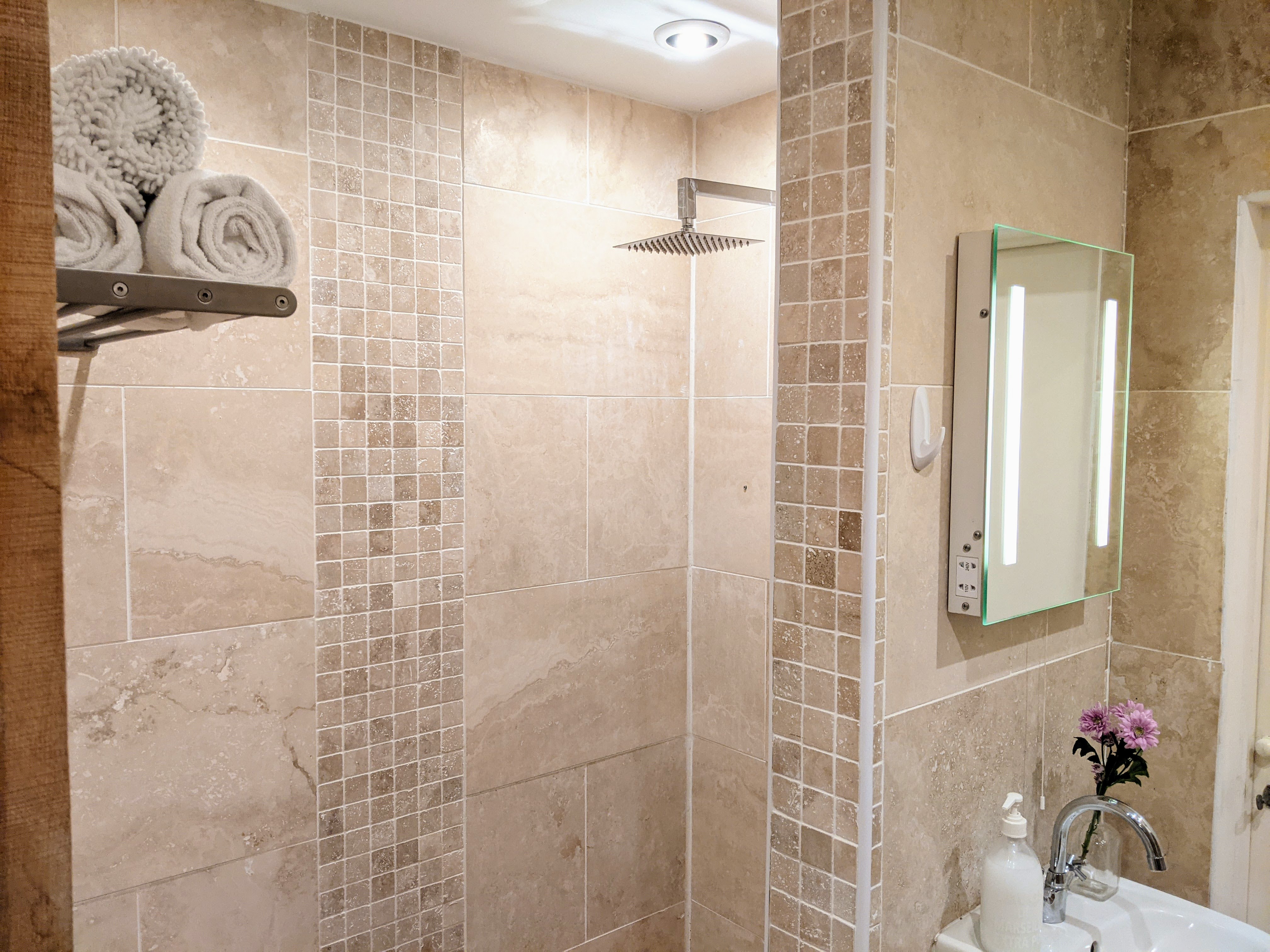 51 Shower PXL 20221208 161327796