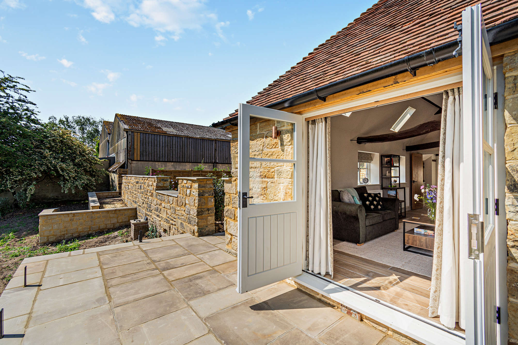 8561155 Exterior12 800