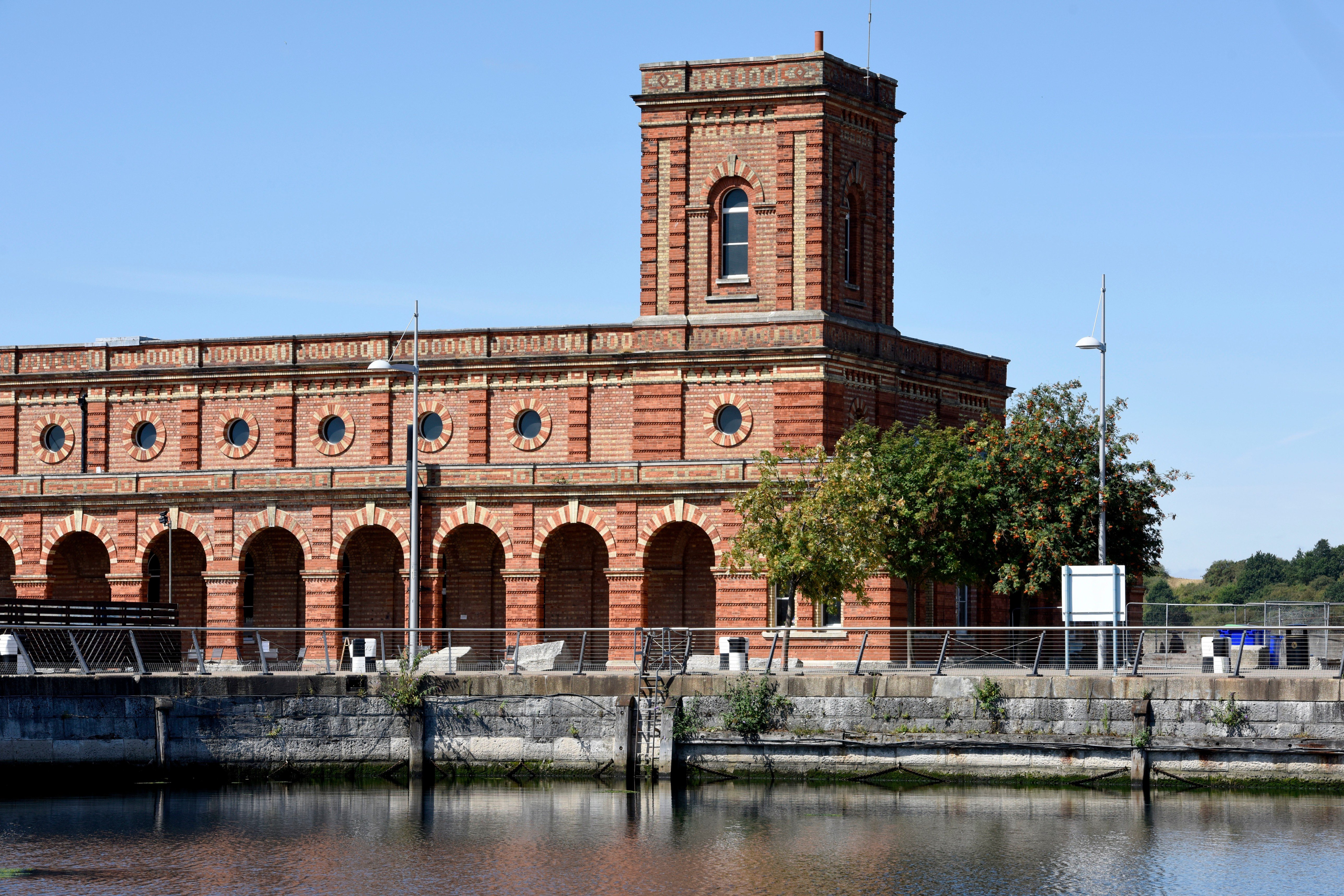 HARVEST DISTILLERY 24